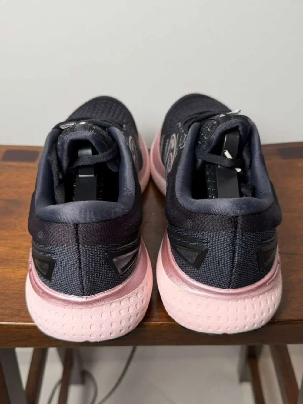 Brooks Glycerin 19 Women’s Size 8 Black Pink Running Shoes Excellent Condition
